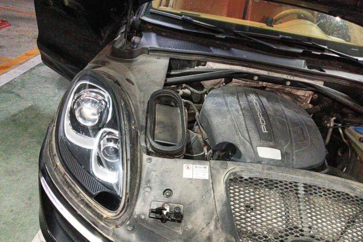 Used Porsche Macan 2014 Macan 2.0T Engine Bay Right