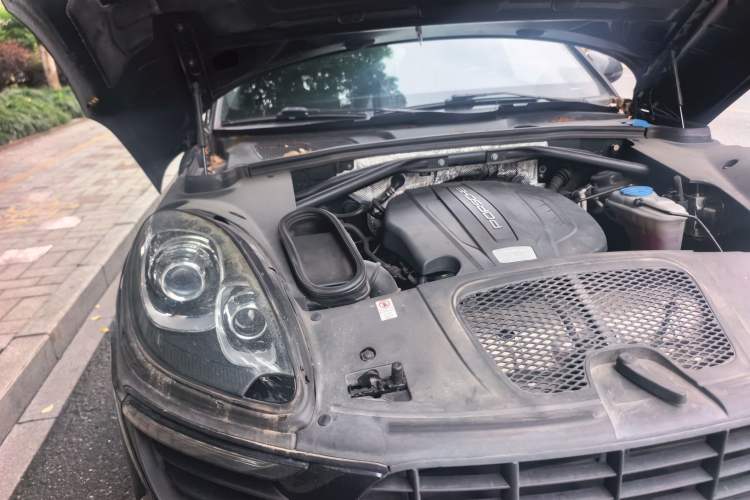 Used Porsche Macan 2014 Macan 2.0T Engine Bay Right