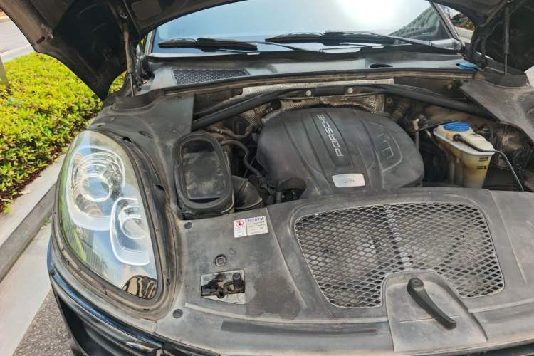 Used Porsche Macan 2014 Macan 2.0T Engine Bay Right