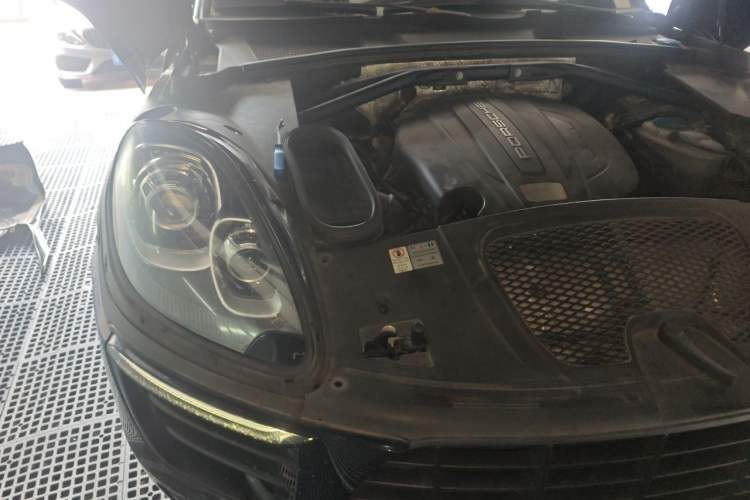 Used Porsche Macan 2014 Macan 2.0T Engine Bay Right