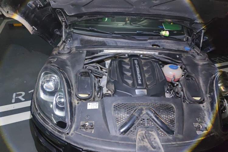 Used Porsche Macan  Engine Bay Right