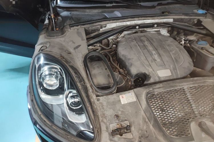 Used Porsche Macan 2014 Macan 2.0T Engine Bay Right