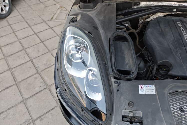 Used Porsche Macan 2014 Macan 2.0T Engine Bay Right