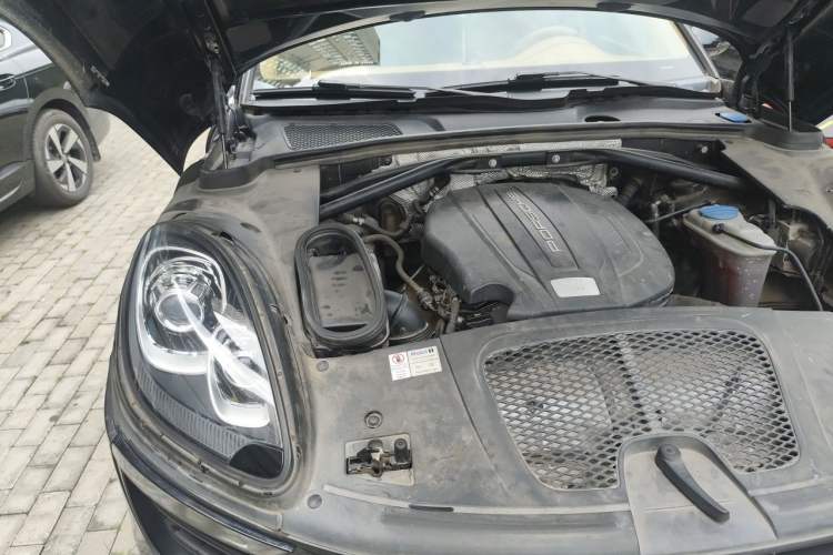 Used Porsche Macan 2014 Macan 2.0T Engine Bay Right