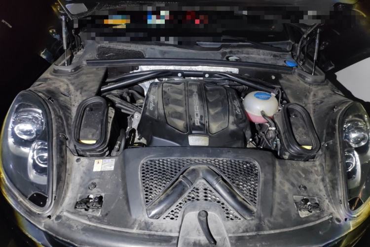 Used Porsche Macan 2014 Macan Turbo 3.6T Engine Bay