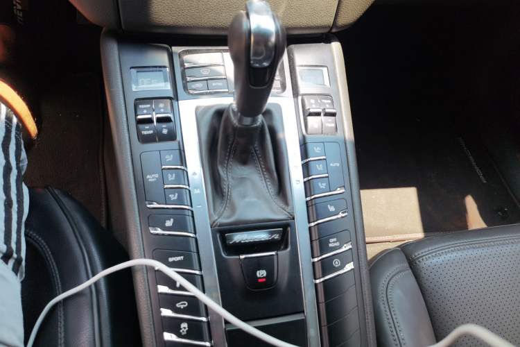 Used Porsche Macan 2014 Macan Turbo 3.6T Gear Lever