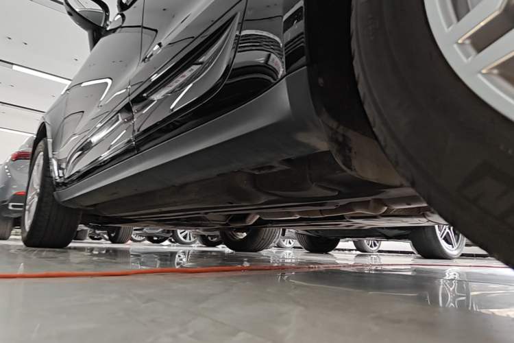 Used Porsche Macan 2014 Macan 2.0T Left Side Sill