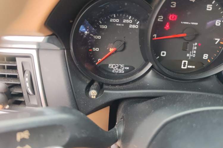 Used Porsche Macan 2014 Macan 2.0T Odometer Close Up