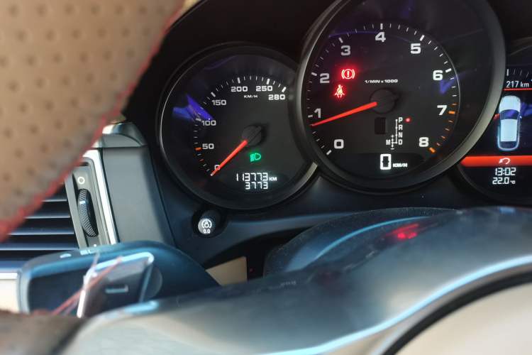 Used Porsche Macan 2014 Macan 2.0T Odometer Close Up