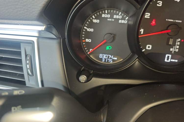 Used Porsche Macan 2014 Macan 2.0T Odometer Close Up
