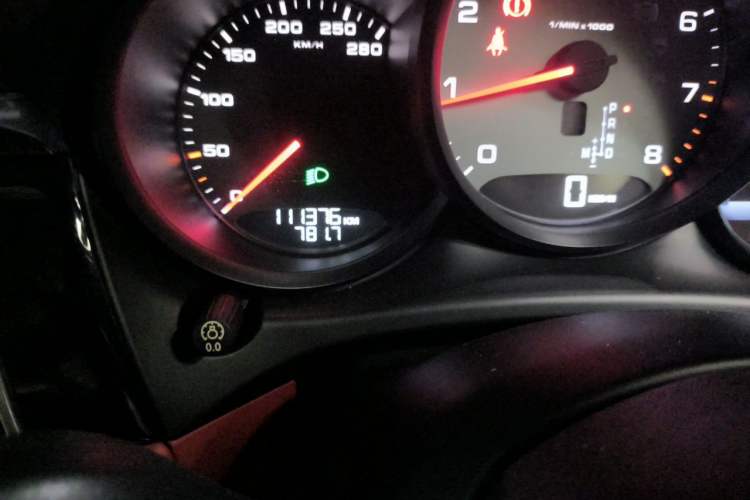 Used Porsche Macan 2014 Macan S 3.0T Odometer Close Up