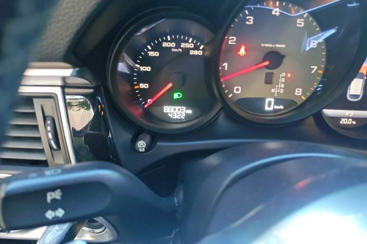 Used Porsche Macan 2014 Macan S 3.0T Odometer Close Up