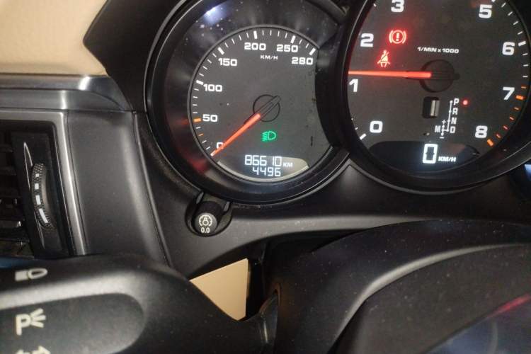 Used Porsche Macan 2014 Macan 2.0T Odometer Close Up