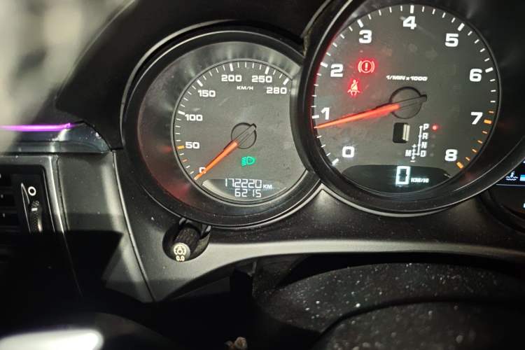 Used Porsche Macan 2014 Macan 2.0T Odometer Close Up