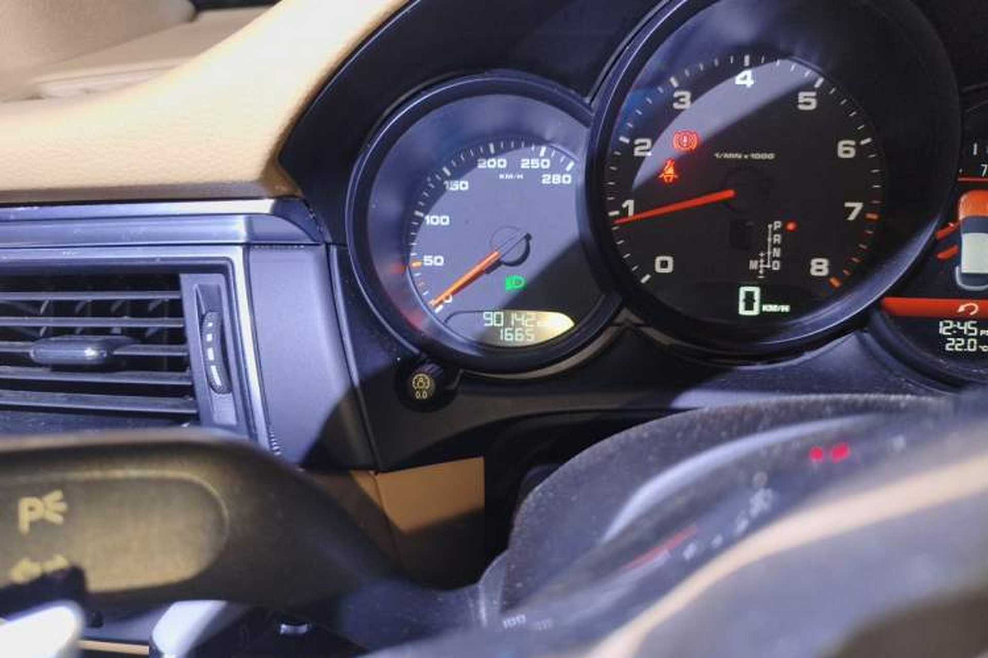 Used Porsche Macan 2014 Macan 2.0T Odometer Close Up