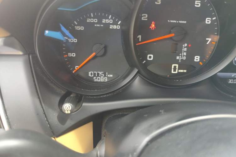 Used Porsche Macan 2014 Macan 2.0T Odometer Close Up