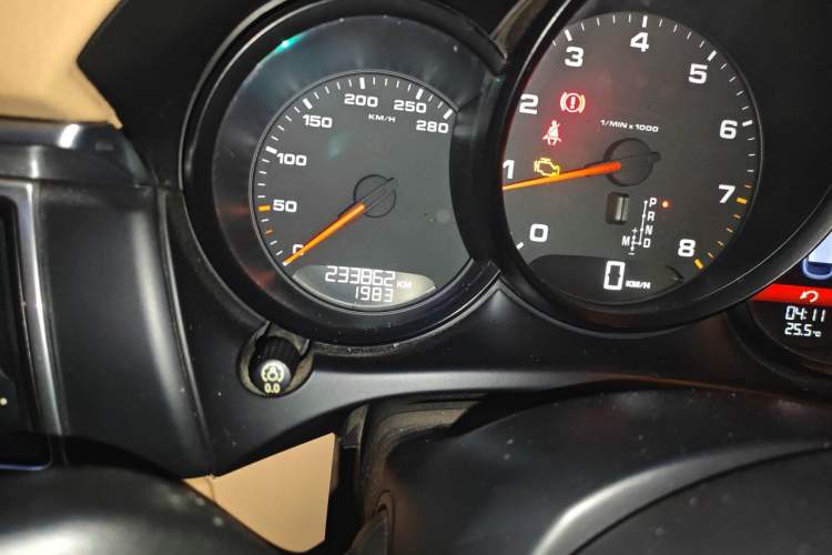 Used Porsche Macan 2014 Macan 2.0T Odometer Close Up
