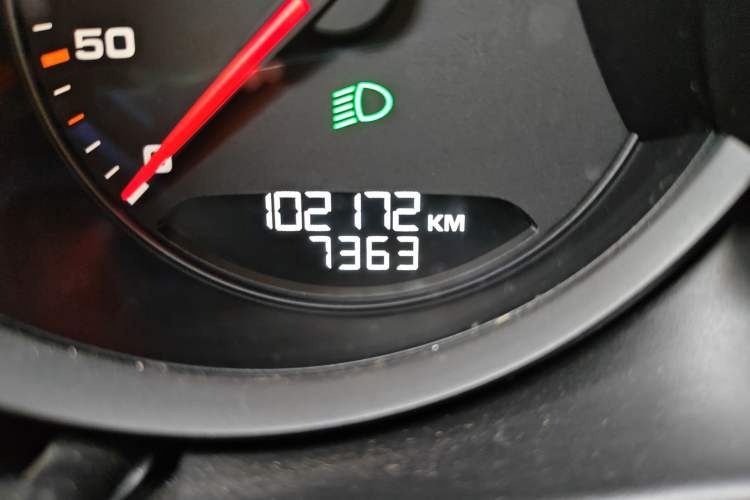 Used Porsche Macan 2014 Macan S 3.0T Odometer Close Up