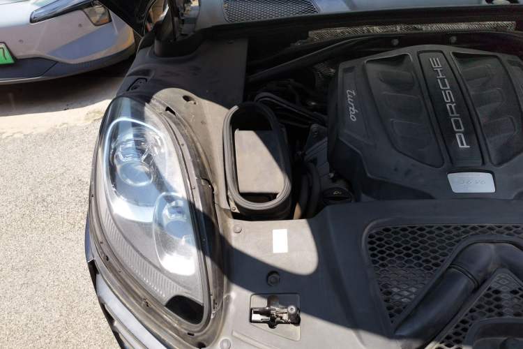 Used Porsche Macan 2014 Macan Turbo 3.6T Right Front Headlight
