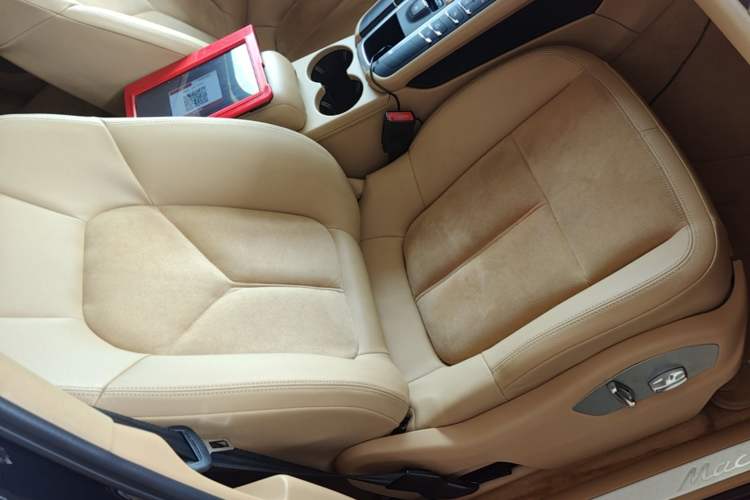 Used Porsche Macan 2014 Macan 2.0T Right Front Seat