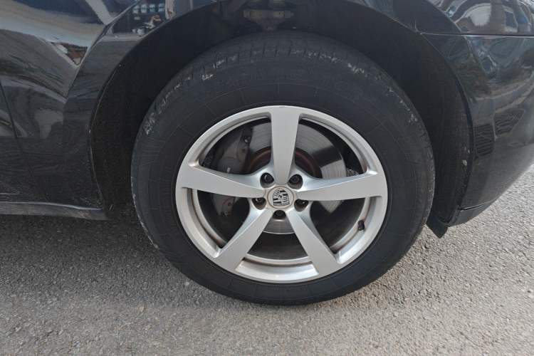 Used Porsche Macan 2014 Macan 2.0T Right Front Wheel Hub