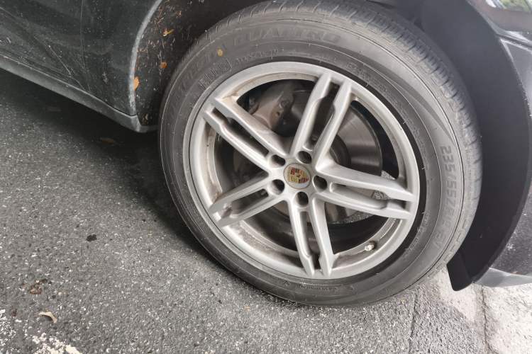 Used Porsche Macan 2014 Macan 2.0T Right Front Wheel Hub