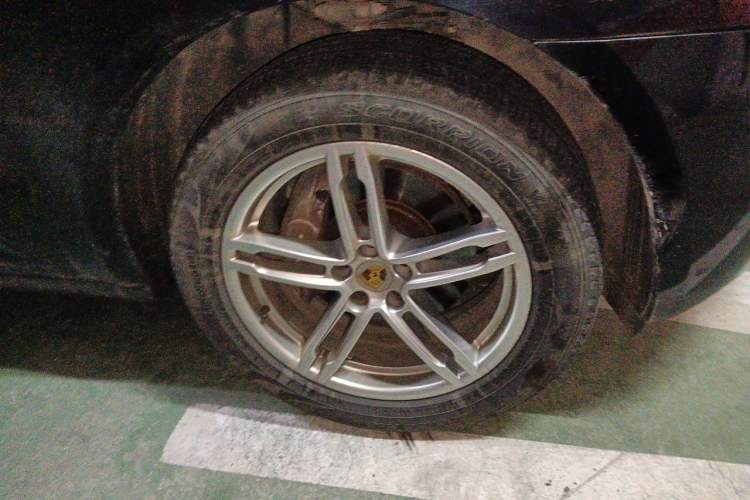 Used Porsche Macan 2014 Macan 2.0T Right Front Wheel Hub