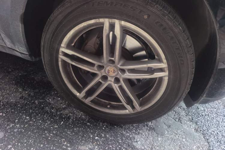 Used Porsche Macan 2014 Macan 2.0T Right Front Wheel Hub