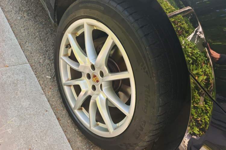 Used Porsche Macan 2014 Macan 2.0T Right Front Wheel Hub