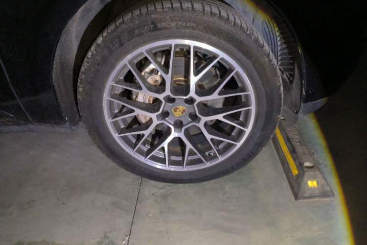 Used Porsche Macan 2014 Macan S 3.0T Right Front Wheel Hub