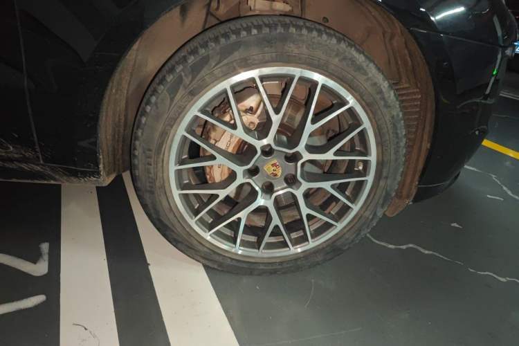 Used Porsche Macan  Right Front Wheel Hub