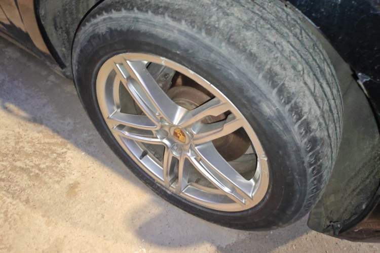 Used Porsche Macan 2014 Macan 2.0T Right Front Wheel Hub