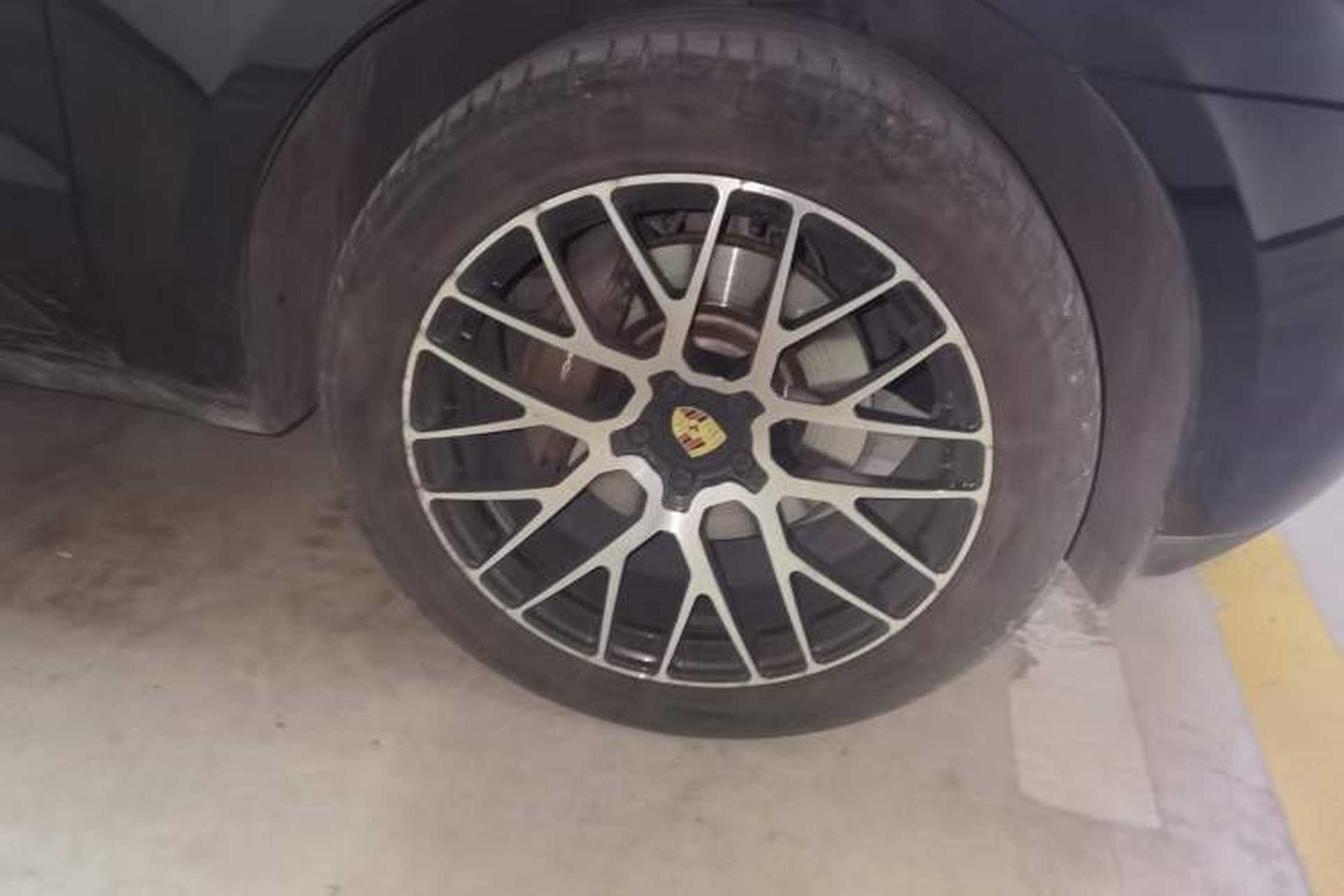 Used Porsche Macan 2014 Macan 2.0T Right Front Wheel Hub