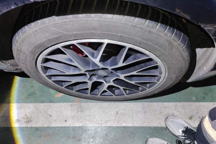 Used Porsche Macan 2014 Macan Turbo 3.6T Right Front Wheel Hub