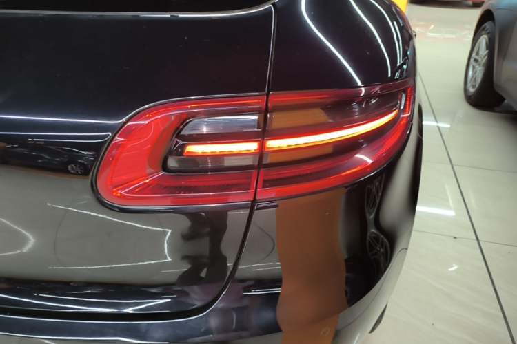 Used Porsche Macan 2014 Macan 2.0T Right Rear Taillight