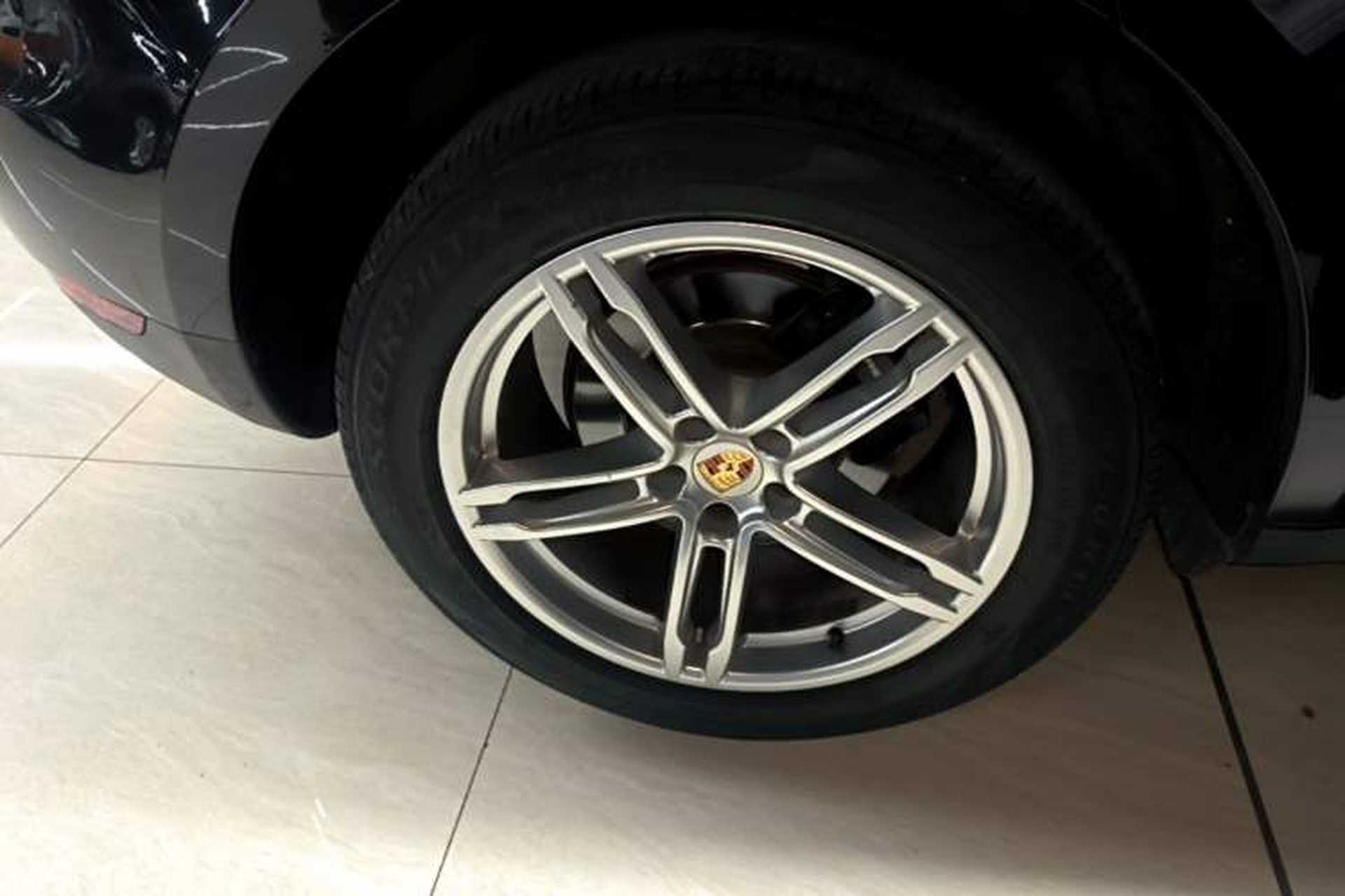 Used Porsche Macan 2014 Macan 2.0T Right Rear Wheel Hub