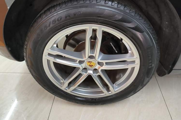 Used Porsche Macan 2014 Macan 2.0T Right Rear Wheel Hub