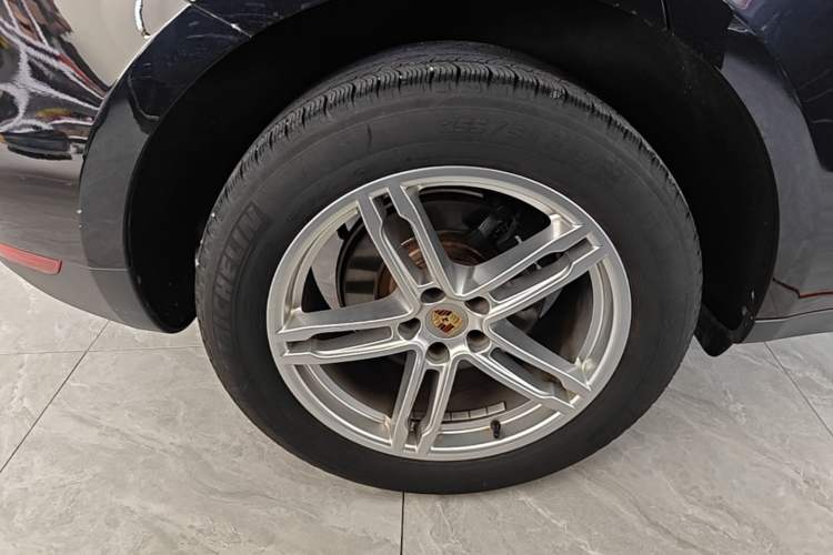 Used Porsche Macan 2014 Macan 2.0T Right Rear Wheel Hub