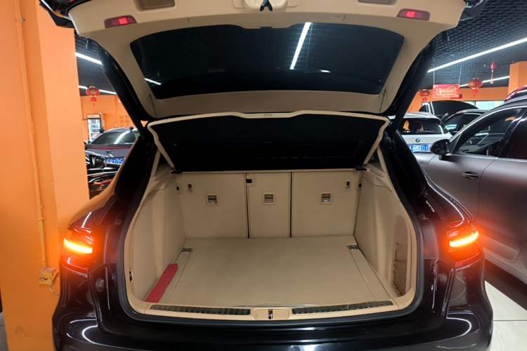 Used Porsche Macan 2014 Macan 2.0T Trunk