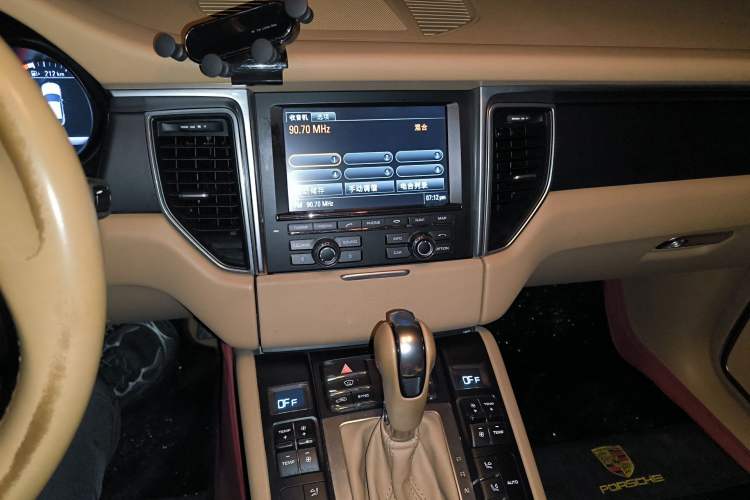 Used Porsche Macan 2014 Macan 2.0T Audio And AC Panel