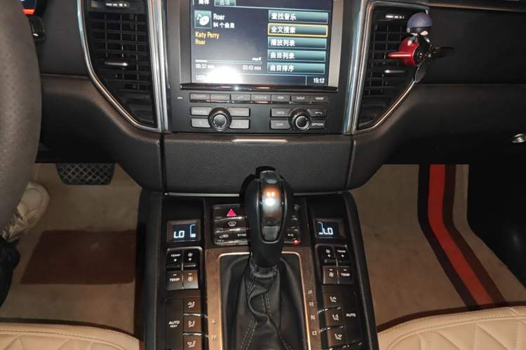 Used Porsche Macan 2014 Macan 2.0T Audio And AC Panel