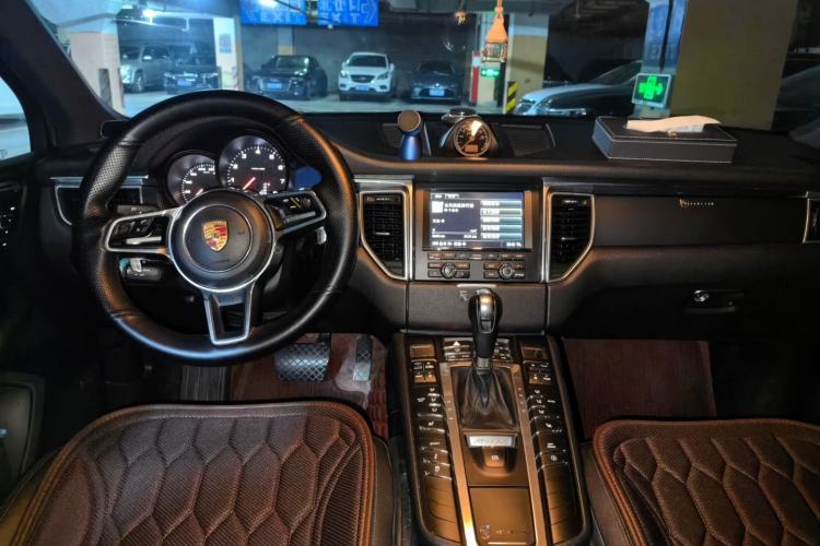 Used Porsche Macan 2014 Macan 2.0T Center Console