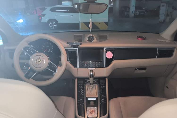 Used Porsche Macan 2014 Macan 2.0T Center Console