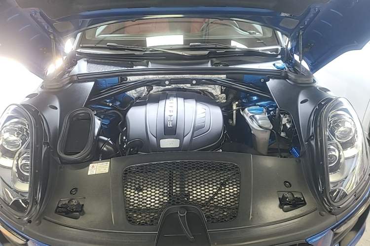 Used Porsche Macan 2014 Macan 2.0T Engine Bay