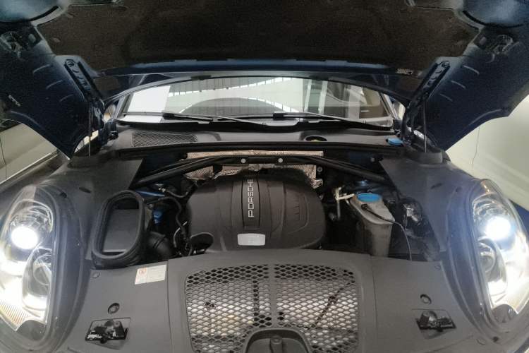 Used Porsche Macan 2014 Macan 2.0T Engine Bay