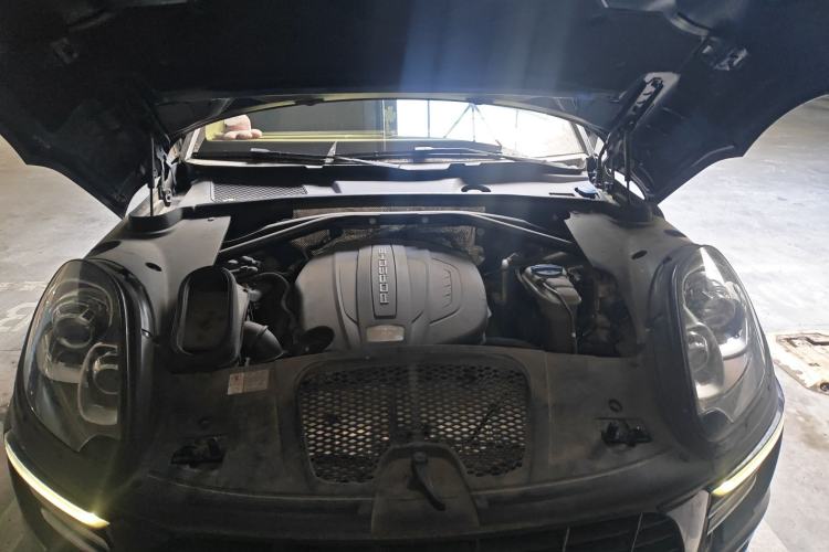 Used Porsche Macan 2014 Macan 2.0T Engine Bay