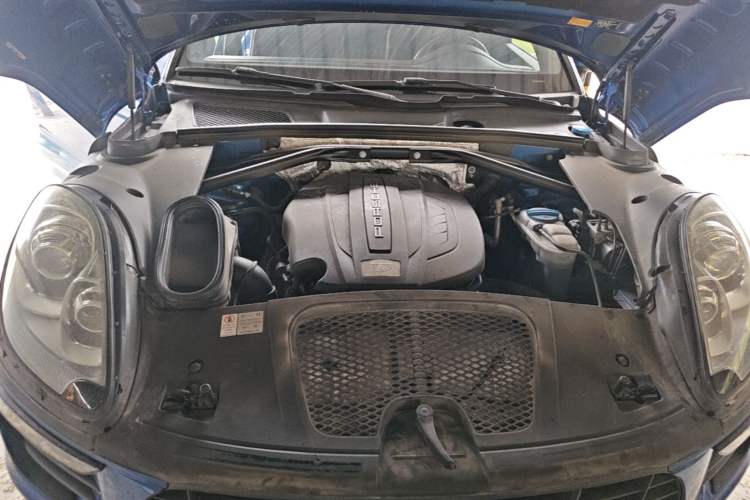 Used Porsche Macan 2014 Macan 2.0T Engine Bay