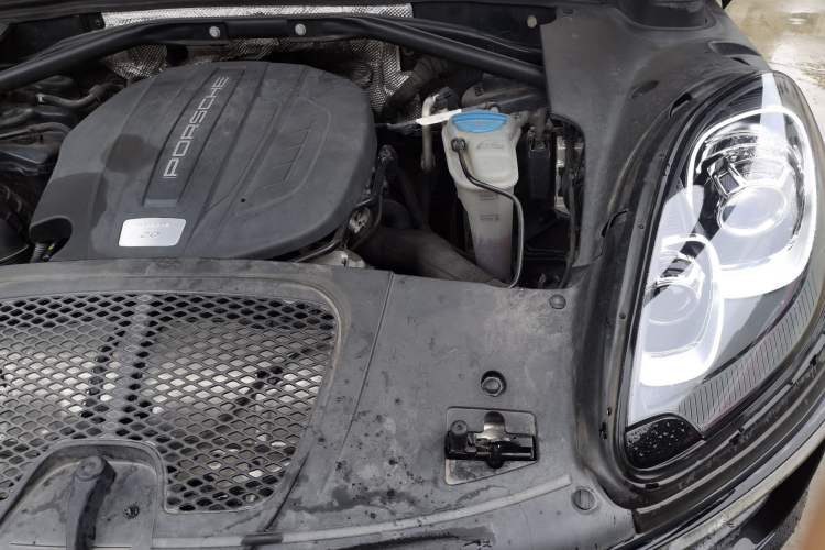 Used Porsche Macan 2014 Macan 2.0T Engine Bay Left