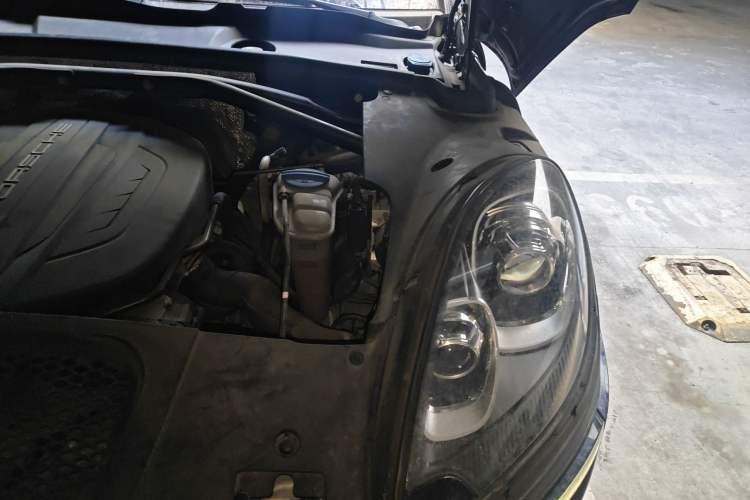 Used Porsche Macan 2014 Macan 2.0T Engine Bay Left