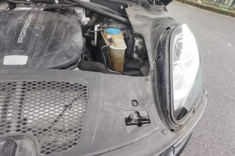Used Porsche Macan 2014 Macan 2.0T Engine Bay Left